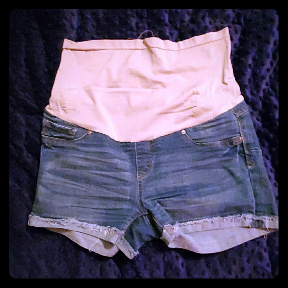 Maternity shorts